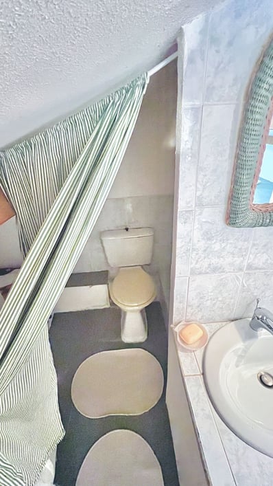 WC séparé propre et fonctionnel Photographe immobilier pour annonce