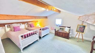 Photographe intérieur immobilier chambre spacieuse appartement privatif Revest-les-Eaux