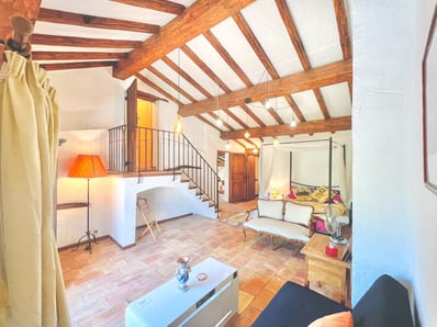 Grand angle pièce de vie villa Var Photographe immobilier expert