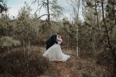 Vestuvių fotografė Ieva Vos- reportažinė vestuvių fotosesija