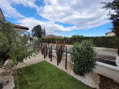 extérieur de jardin à  Tignieu 
