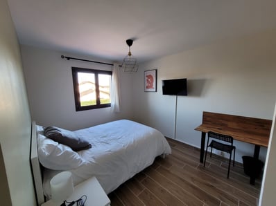 chambre avec télévision 