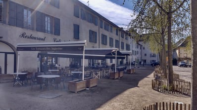 place de la nation à Crémieu France 