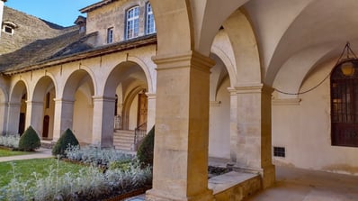 le cloître des Augustins Crémieu "38france