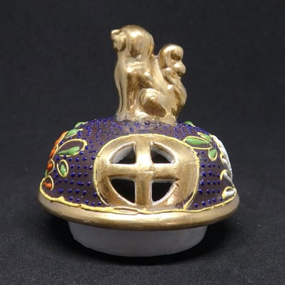 Porcelain lid after conservation