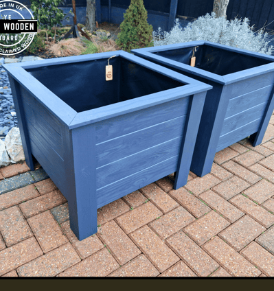 Versailles planters set of 2  