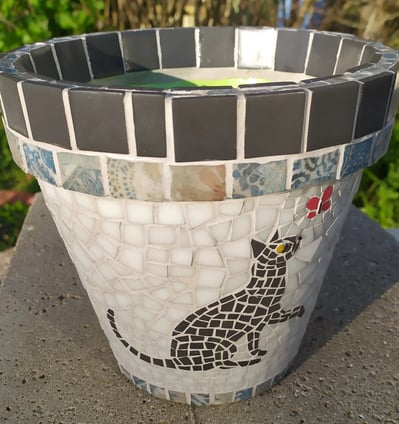 Pots de fleurs en mosaïque dessin chat