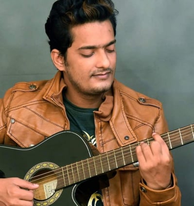 Ravee Mishra  Bollywood Playback Singer