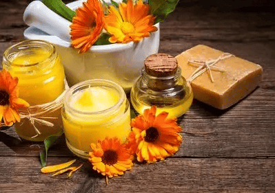 sabonete,frasco e pote de cosméticos artesanais