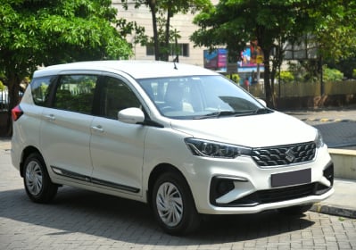 Maruti Ertiga taxi service in Amritsar to local and outstation for family