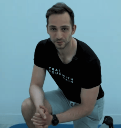 buikspieren trainen met behulp van Youtube video