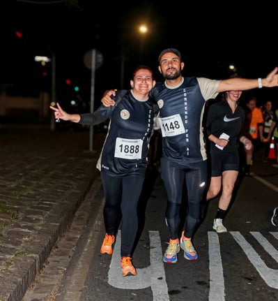 casal amigos do guairaca em corrida de rua