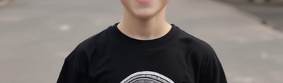 man in white crew neck t-shirt