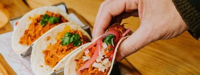 Tacos caseros servidos en Santa Lola Santa Coloma