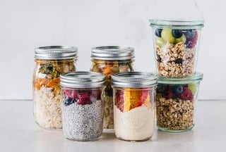 yogurt-parfait-for-camping