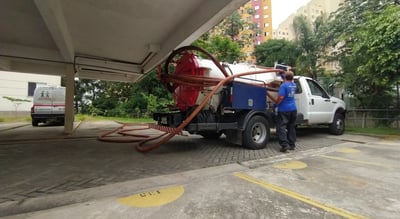 desentupimento com sucção e com hidrojateamento