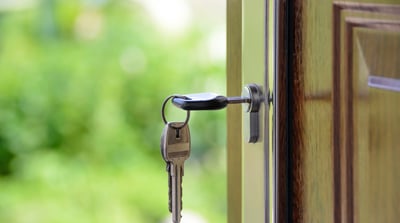 a keychaik with keys in it