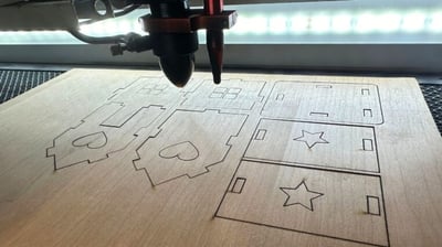 Corte láser de precisión en acrílico y madera - Beta Marketing