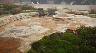 Custom outdoor stone patio and fireplace by Rustic Boulder Designs: Jorge Martinez