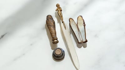 objet de vitrine avec un cachet a cire et un coupe papier XIXème