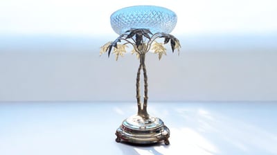 un centre de table en métal argenté 1900