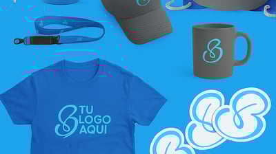 Artículos promocionales como camisetas, gorras y stickers personalizados