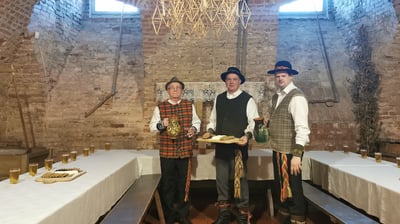 A biržiečė vaišin dainuodamūs edukacija Biržų pilyje, Biržai