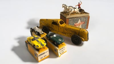 6 jouets ancien, voitures en tôle