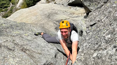 Climbing on Oceano Irrazionale, Val di Mello