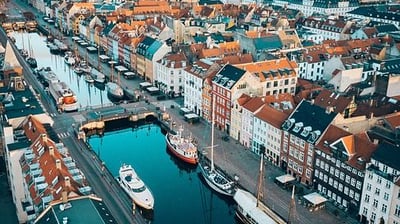 a city with a lot of boats and buildings