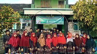 Foto bersama para guru Mtss NW Senyiur