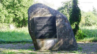 Alfonso ir Vytauto Petrulių gimtosios sodybos vieta