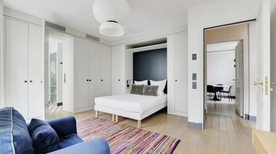 D’Artagnan Suite at Villa Bastille – queen bedroom with walk-in shower