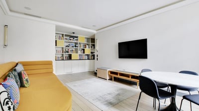 Kids’ lounge at Villa Bastille with Nintendo Switch and table