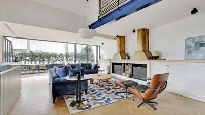Fireplace lounge at Villa Bastille with cozy sofas and warm light