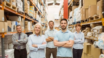logistikos imones darbuotojai