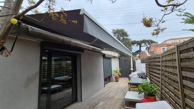 Store enrouleur gris moderne