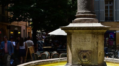 Fountain and old town street in Aix-en-Provence – day trip from Marseille