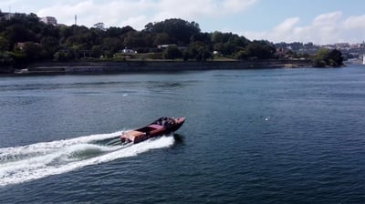 Guests enjoying a James Bond–style ride on Eskrok, a classic speedboat on the Douro River