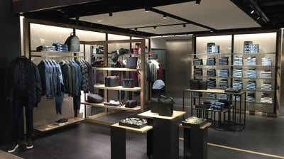 Interni outlet stores Giorgio Armani, progetto retail realizzato da BRB Engineering srl