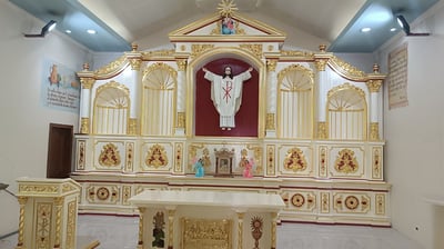 Aplicación de pan de oro en escultura religiosa restaurada por Kastros