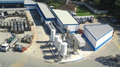 Instalação completa de um centro de enchimento ou envase de gases industriais e medicinais.