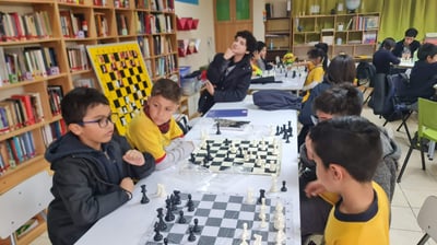 Clase de Ajedrez en el colegio los pensamientos de san bernardo 