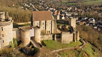 image aérienne du château de la madeleine à chevreuse