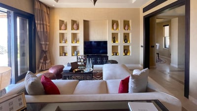 anantara-qasr-al-sarab-villa-living-room