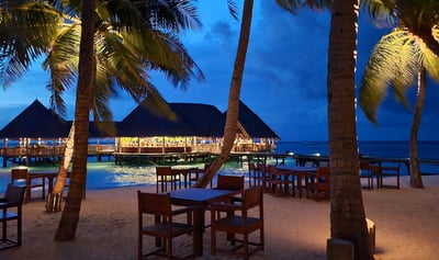 gili-lankanfushi-maldives-outdoor-dinner