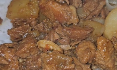 Porc pomme de terre avec du riz