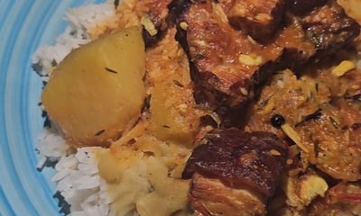 boucané pomme de terre avec du riz