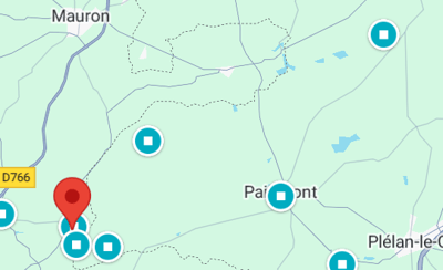 Jade conteuse en foret de Brocéliande dnas les calèches de Barenton