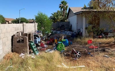 clean yard, dirty yards, clean up dirty yards, i need my yard cleaned. remove junk and garbage
